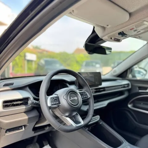 Jeep Avenger 1.2 turbo e-hybrid mhev Summit fwd 110cv edct6 - Immagine 7