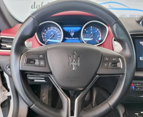 Maserati Ghibli 3.0 V6 ds 275cv auto my16 E6 - Immagine 10
