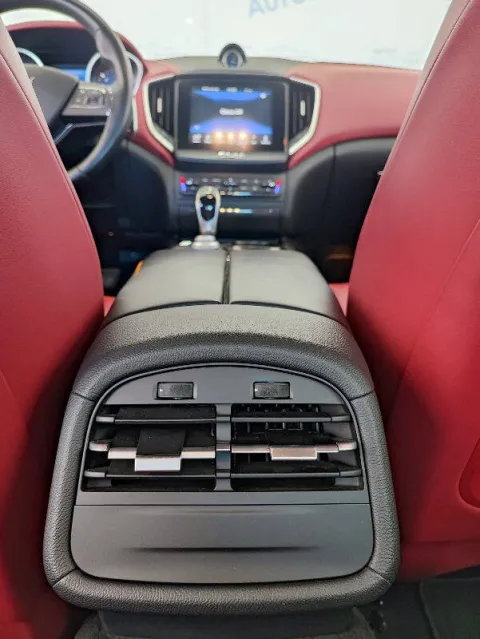 Maserati Ghibli 3.0 V6 ds 275cv auto my16 E6 - Immagine 24