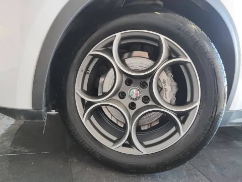 Alfa Romeo Stelvio 2.2 t Executive rwd 180cv auto - Immagine 24