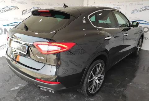 Maserati Levante 3.0 V6 275cv auto - Immagine 6