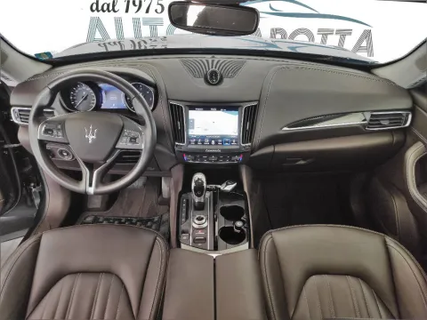 Maserati Levante 3.0 V6 275cv auto - Immagine 9