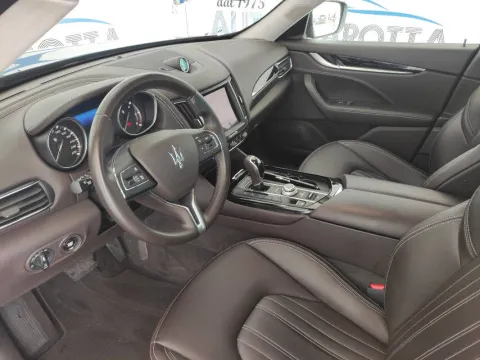Maserati Levante 3.0 V6 275cv auto - Immagine 10