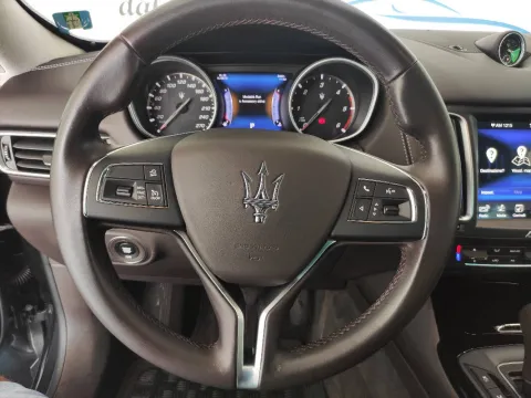 Maserati Levante 3.0 V6 275cv auto - Immagine 11