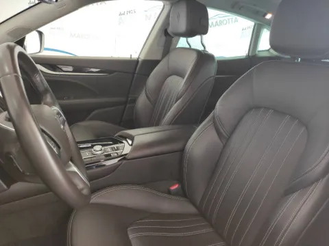 Maserati Levante 3.0 V6 275cv auto - Immagine 12