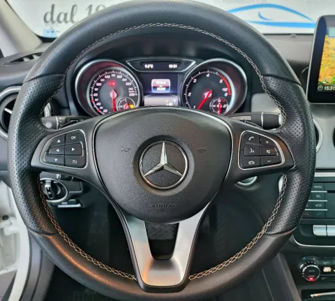 Mercedes GLA 200 d Sport auto - Immagine 9