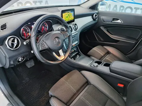 Mercedes GLA 200 d Sport auto - Immagine 13