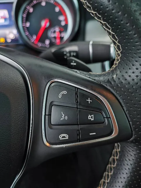 Mercedes GLA 200 d Sport auto - Immagine 15