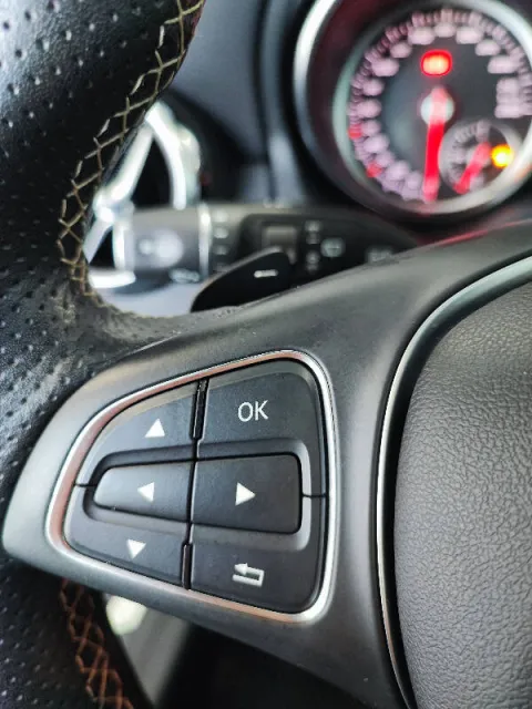 Mercedes GLA 200 d Sport auto - Immagine 16