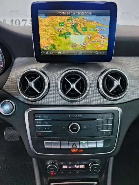 Mercedes GLA 200 d Sport auto - Immagine 18