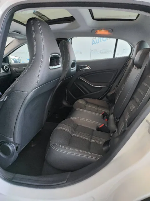 Mercedes GLA 200 d Sport auto - Immagine 20