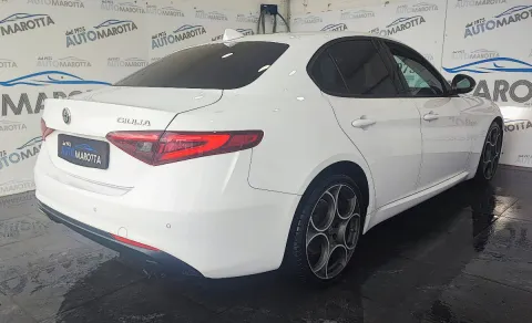 Alfa Romeo Giulia 2.2 t Super 150cv auto - Immagine 5