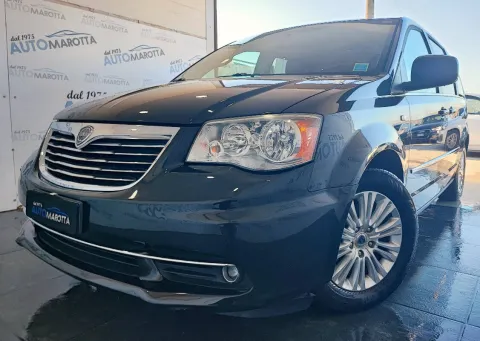Lancia Voyager 2.8L Platinum 163cv auto - Immagine 2