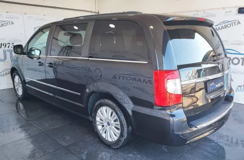 Lancia Voyager 2.8L Platinum 163cv auto - Immagine 7