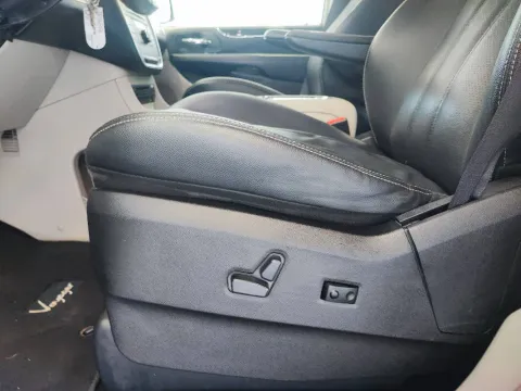 Lancia Voyager 2.8L Platinum 163cv auto - Immagine 10