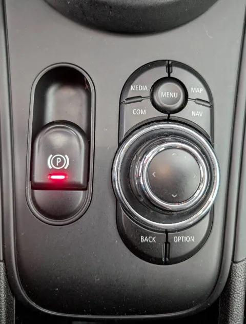 Mini Mini Countryman 2.0 Cooper D Business auto - Immagine 11