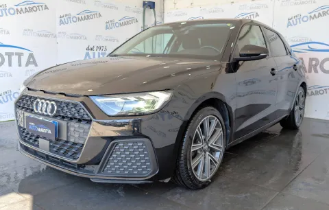 Audi A1 Sportback 25 1.0 tfsi Identity Black - Immagine 1