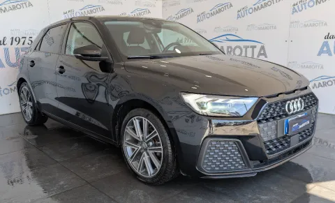 Audi A1 Sportback 25 1.0 tfsi Identity Black - Immagine 4