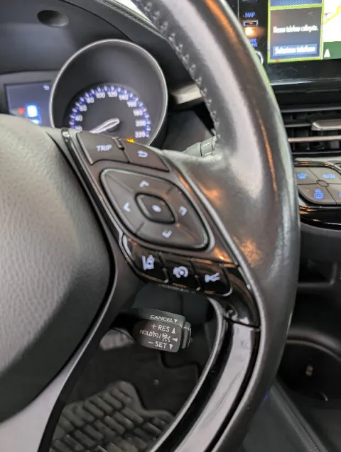 Toyota C-HR 1.8h Business e-cvt - Immagine 14