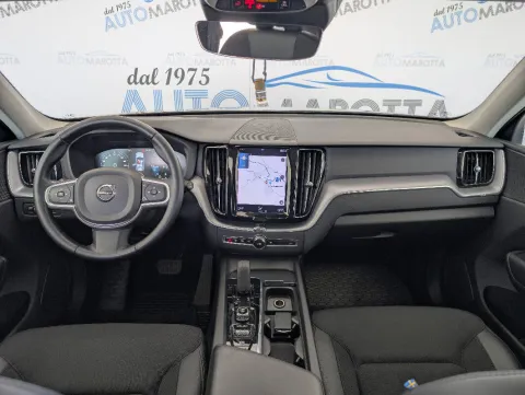 Volvo XC60 2.0 b4 Momentum Pro awd auto - Immagine 8