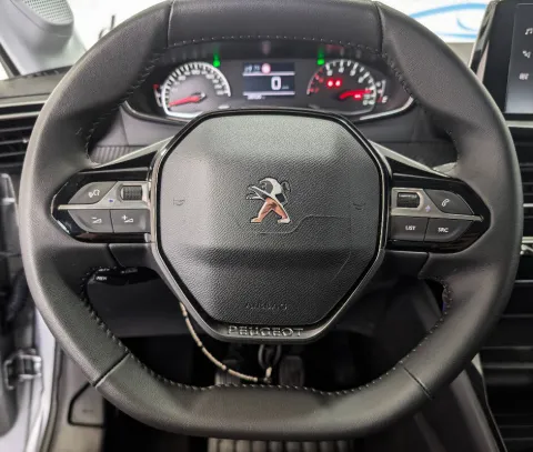 Peugeot 208 1.2 puretech Active Pack s&s 75cv - Immagine 9