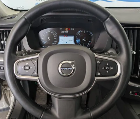 Volvo XC60 2.0 b4 Momentum Pro awd auto - Immagine 9