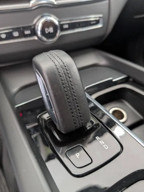 Volvo XC60 2.0 b4 Momentum Pro awd auto - Immagine 11