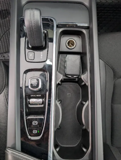 Volvo XC60 2.0 b4 Momentum Pro awd auto - Immagine 12