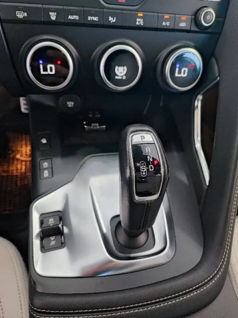 Jaguar E-Pace 2.0d i4 R-Dynamic HSE awd 150cv auto my19 - Immagine 13