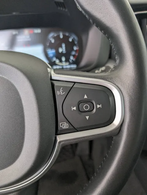 Volvo XC60 2.0 b4 Momentum Pro awd auto - Immagine 15
