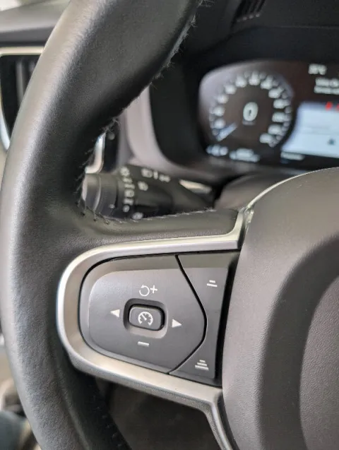 Volvo XC60 2.0 b4 Momentum Pro awd auto - Immagine 16