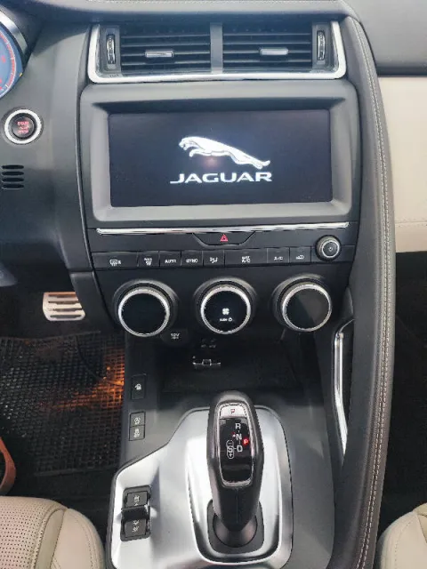 Jaguar E-Pace 2.0d i4 R-Dynamic HSE awd 150cv auto my19 - Immagine 18