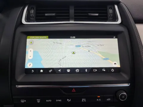 Jaguar E-Pace 2.0d i4 R-Dynamic HSE awd 150cv auto my19 - Immagine 19