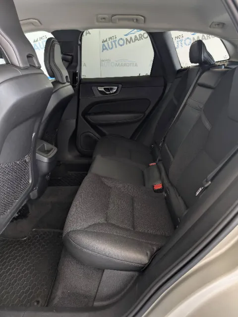 Volvo XC60 2.0 b4 Momentum Pro awd auto - Immagine 19