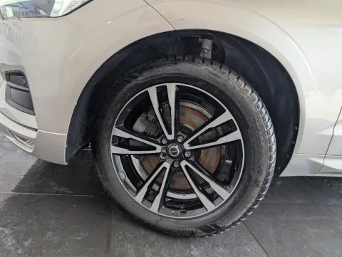Volvo XC60 2.0 b4 Momentum Pro awd auto - Immagine 22