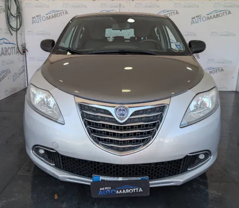 Lancia Ypsilon 1.2 8v Platinum 69cv - Immagine 3