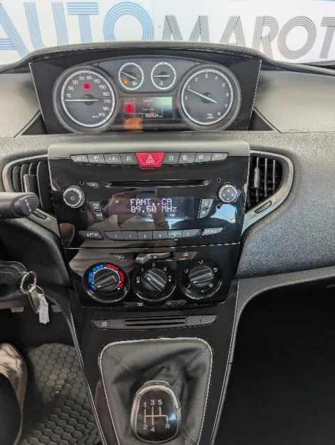 Lancia Ypsilon 1.2 8v Platinum 69cv - Immagine 9
