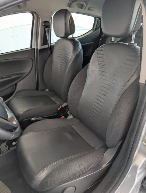 Lancia Ypsilon 1.2 8v Platinum 69cv - Immagine 14
