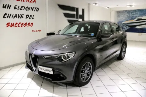 Alfa Romeo Stelvio 2.2 t Executive Q4 180cv auto - Immagine 2