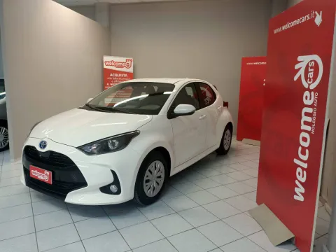 Toyota Yaris 1.5h Active - Immagine 1