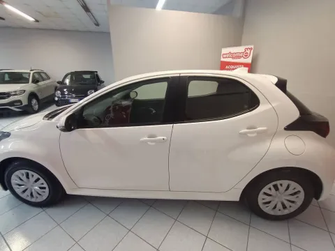 Toyota Yaris 1.5h Active - Immagine 2