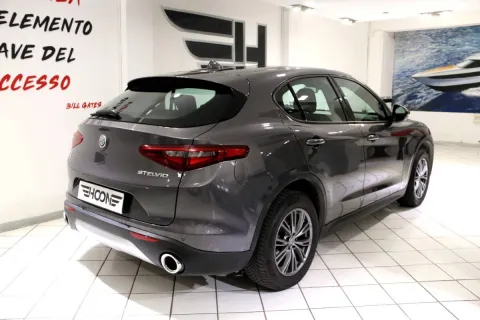 Alfa Romeo Stelvio 2.2 t Executive Q4 180cv auto - Immagine 7