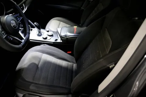 Alfa Romeo Stelvio 2.2 t Executive Q4 180cv auto - Immagine 14