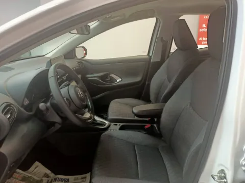 Toyota Yaris 1.5h Active - Immagine 10