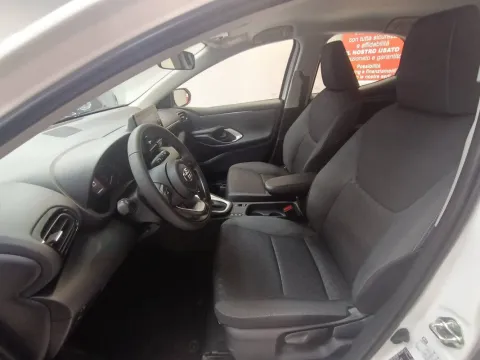 Toyota Yaris 1.5h Active - Immagine 11