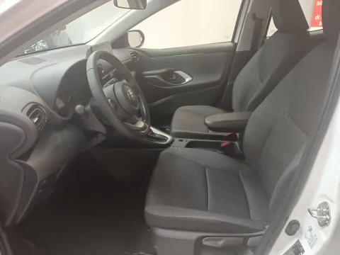 Toyota Yaris 1.5h Active - Immagine 12