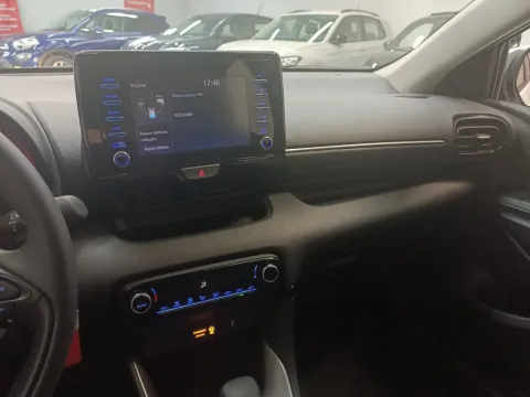 Toyota Yaris 1.5h Active - Immagine 16