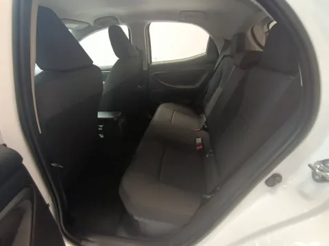 Toyota Yaris 1.5h Active - Immagine 23