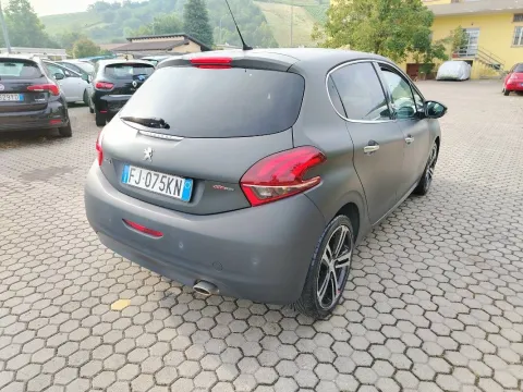 Peugeot 208 5p 1.6 bluehdi GT Line s&s 120cv - Immagine 3