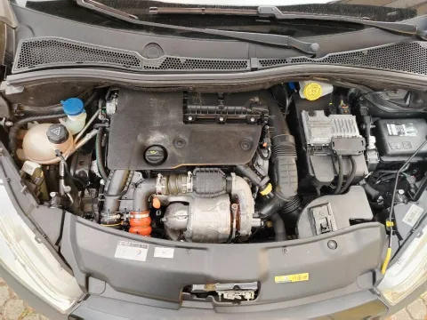 Peugeot 208 5p 1.6 bluehdi GT Line s&s 120cv - Immagine 15